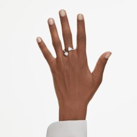 anillo abierto mesmera con corte en forma de corazn pav blanco chapado en rodio 1 280x280 - Anillo abierto Mesmera con corte en forma de coraz&oacute;n, pav&eacute;, blanco, chapado en rodio