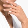 Anillo abierto Mesmera con corte en forma de corazón, pavé, blanco, chapado en rodio