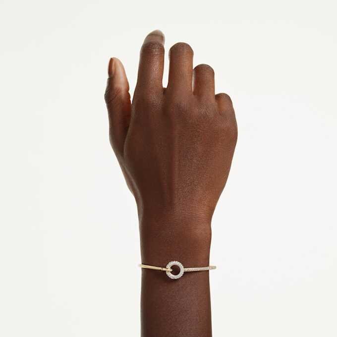 Brazalete Dextera de corte redondo, blanco, chapado en tono dorado Brazalete Dextera de corte redondo, blanco, chapado en tono dorado