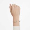 Brazalete Imber con cortes mixtos, blanco, chapado en tono dorado Brazalete Imber con cortes mixtos, blanco, chapado en tono dorado