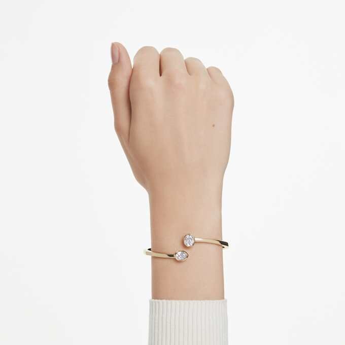 Brazalete Imber con cortes mixtos, blanco, chapado en tono dorado Brazalete Imber con cortes mixtos, blanco, chapado en tono dorado