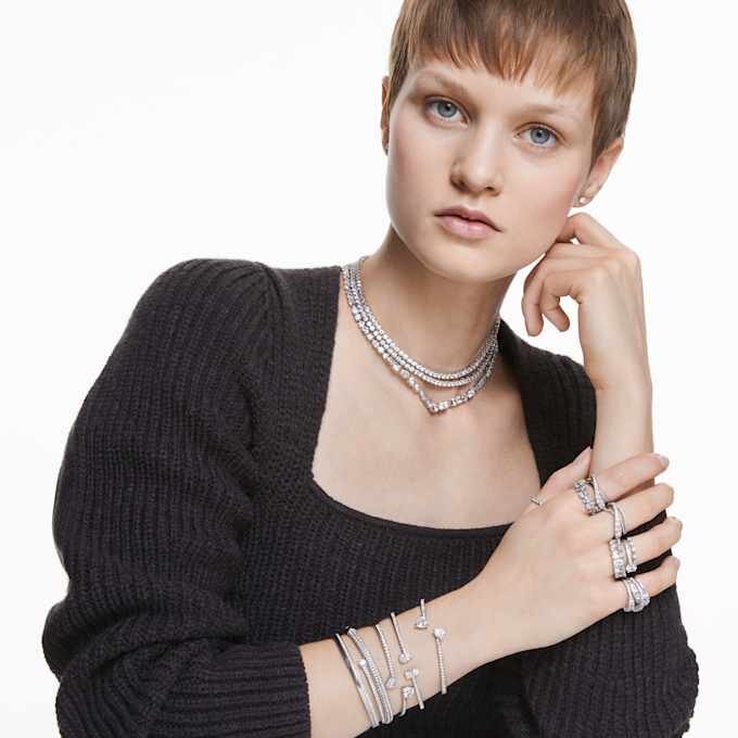 Brazalete Mesmera con cortes mixtos, blanco, chapado en rodio Brazalete Mesmera con cortes mixtos, blanco, chapado en rodio