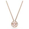Colgante Constella de corte redondo, piedra danzante, rosa, chapado en tono oro rosa Colgante Constella de corte redondo, piedra danzante, rosa, chapado en tono oro rosa