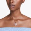 Colgante Idyllia con corte octogonal, perla de cristal, corazón, rosa, chapado en tono dorado Colgante Idyllia con corte octogonal, perla de cristal, corazón, rosa, chapado en tono dorado
