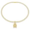 Colgante Idyllia con cortes mixtos, osito, tono dorado, chapado en tono dorado Colgante Idyllia con cortes mixtos, osito, tono dorado, chapado en tono dorado
