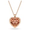 Colgante Idyllia con perla de cristal, forma de corazón, blanco, chapado en tono oro rosa Colgante Idyllia con perla de cristal, forma de corazón, blanco, chapado en tono oro rosa