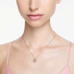 Colgante Idyllia Trébol, blanco, chapado en tono oro rosa Colgante Idyllia Trébol, blanco, chapado en tono oro rosa