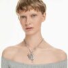 Colgante y broche de cisne, blanco, chapado en rutenio