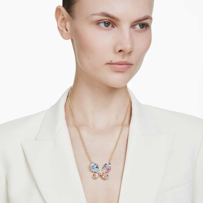 Colgante y broche Idyllia: cortes mixtos, pavé, mariposa, multicolor, chapado en tono dorado Colgante y broche Idyllia: cortes mixtos, pavé, mariposa, multicolor, chapado en tono dorado