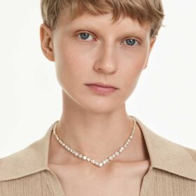 Collar Mesmera con cortes mixtos, blanco, chapado en tono dorado