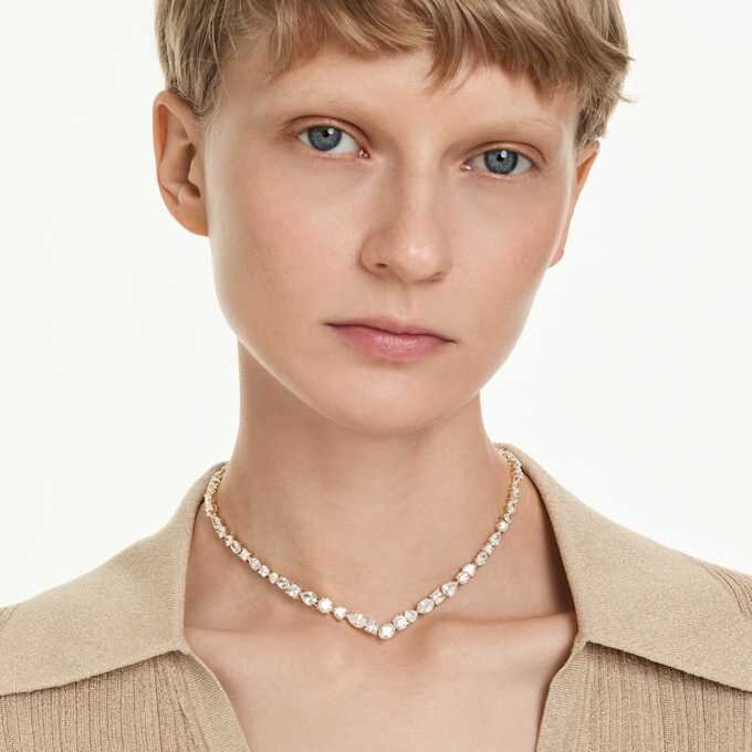 Collar Mesmera con cortes mixtos, blanco, chapado en tono dorado Collar Mesmera con cortes mixtos, blanco, chapado en tono dorado