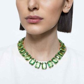 Collar Millenia con cristales extragrandes, corte octogonal, verde, chapado en tono dorado Collar Millenia con cristales extragrandes, corte octogonal, verde, chapado en tono dorado