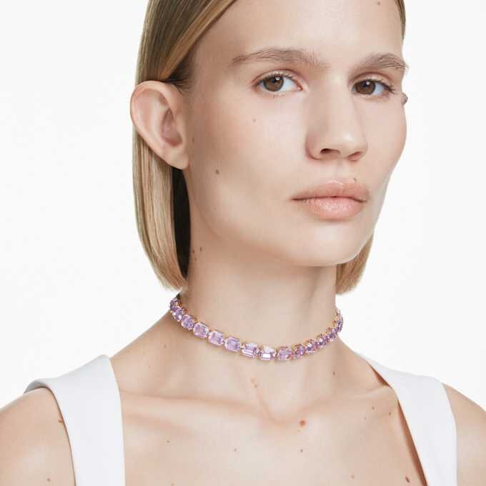 Gargantilla Millenia con corte octogonal, morada, chapada en tono dorado Gargantilla Millenia con corte octogonal, morada, chapada en tono dorado