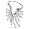 Pendiente tipo «ear cuff» de la Colección Viena: Cisne, blanco, chapado en rutenio Pendiente tipo «ear cuff» de la Colección Viena: Cisne, blanco, chapado en rutenio