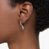Pendientes colgantes Chroma con corte de pera, verdes, chapados en tono dorado