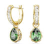 Pendientes colgantes Chroma con corte de pera, verdes, chapados en tono dorado