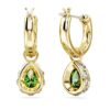 Pendientes colgantes Chroma con corte de pera, verdes, chapados en tono dorado