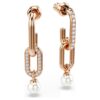 Pendientes colgantes Constella con perla de cristal, corte redondo, blancos, chapados en tono oro rosa Pendientes colgantes Constella con perla de cristal, corte redondo, blancos, chapados en tono oro rosa