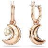 Pendientes colgantes Sublima con perlas de cristal, diseño asimétrico, luna, multicolores, chapados en tono oro rosa Pendientes colgantes Sublima con perlas de cristal, diseño asimétrico, luna, multicolores, chapados en tono oro rosa