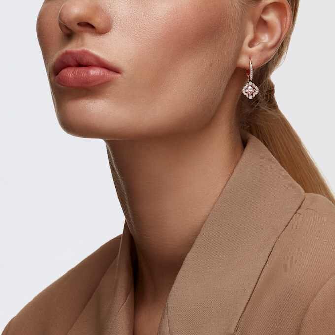 Pendientes colgantes Una «Clover», rosa, chapados en tono oro rosa Pendientes colgantes Una «Clover», rosa, chapados en tono oro rosa