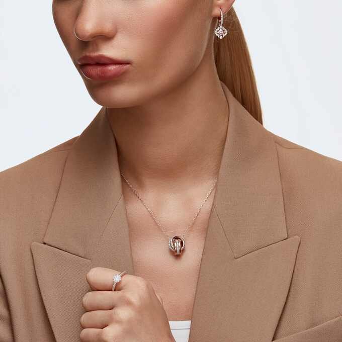 Pendientes colgantes Una «Clover», rosa, chapados en tono oro rosa Pendientes colgantes Una «Clover», rosa, chapados en tono oro rosa