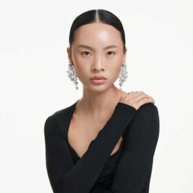 Pendientes Constella con perla de cristal, corte redondo, blancos, chapados en rodio Pendientes Constella con perla de cristal, corte redondo, blancos, chapados en rodio