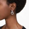 Pendientes de aro Dextera, diseño asimétrico, anillos entrelazados, blancos, chapados en rodio Pendientes de aro Dextera, diseño asimétrico, anillos entrelazados, blancos, chapados en rodio