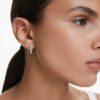 Pendientes de aro Eternity con diamantes cultivados en laboratorio, 0,56 ct en total, forma redonda, plata esterlina Pendientes de aro Eternity con diamantes cultivados en laboratorio, 0,56 ct en total, forma redonda, plata esterlina