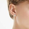 Pendientes de botón Symbolica con perla de cristal, pavé, herradura, blanco, chapado en tono oro rosa Pendientes de botón Symbolica con perla de cristal, pavé, herradura, blanco, chapado en tono oro rosa