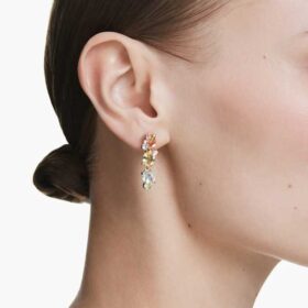 Pendientes Gema Drop: diseño asimétrico, cortes mixtos, multicolores, chapados en tono dorado