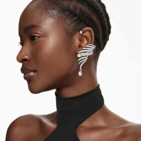 Pendientes tipo «ear cuff» de la colección Vienna con diseño de pluma, grandes, blancos, chapados en rutenio