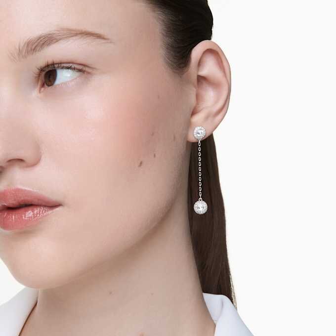 Pendientes «Una Angelic Drop» de corte redondo, blancos, chapados en rodio Pendientes «Una Angelic Drop» de corte redondo, blancos, chapados en rodio