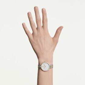 Reloj Cosmopolitan de fabricación suiza, brazalete de metal, tono plateado, acabado de metales mixtos