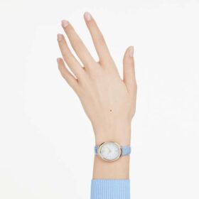 Reloj Imber Oval de fabricación suiza, correa de cuero, azul, acabado en tono dorado champán